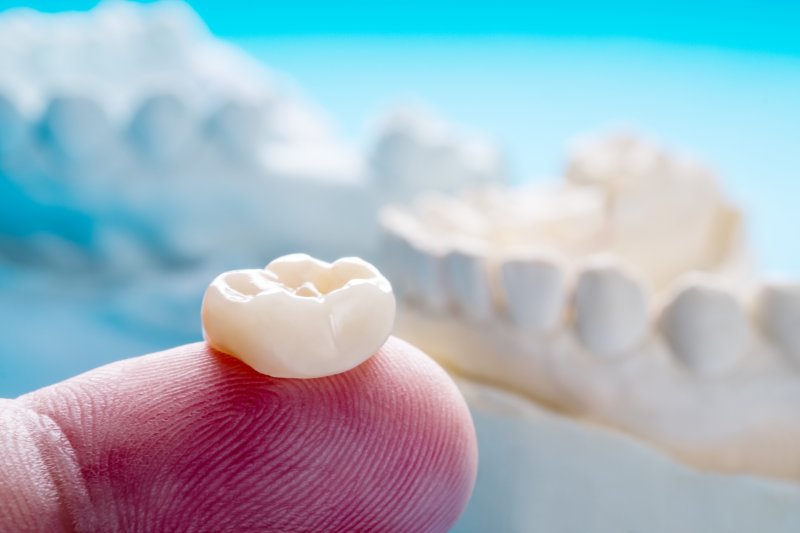 Finger supports dental crown